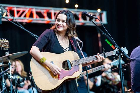 Norah Jones plays subdued set at Jacobs Pavilion - cleveland.com