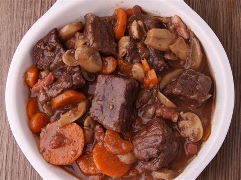 BOEUF EN DAUBE : Recette de BOEUF EN DAUBE