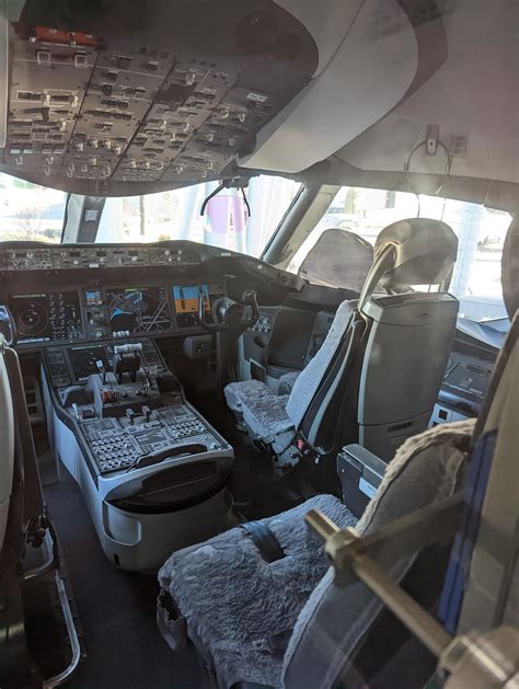 787 Dreamliner Cockpit : r/aviation