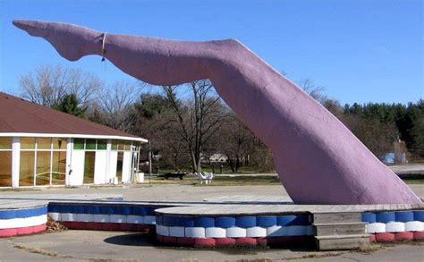 10 Strange Roadside Attractions In Indiana