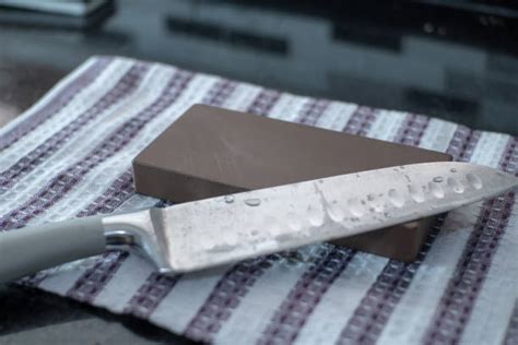 How to Sharpen a Knife with a Whetstone - Efficient Knife Sharpening ...