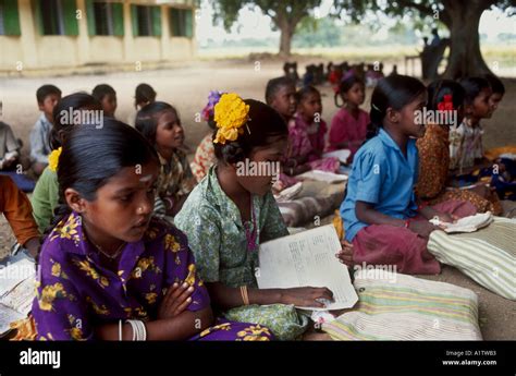 INDIA TAMIL NADU VILLAGE SCHOOL WITH PUPILS SITTING OUTSIDE UNDER THE ...