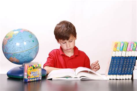 Students Reading Books Wallpaper