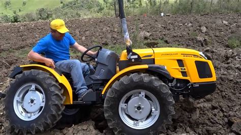 PASQUALI Tractor, EL HUERTO-ECUADOR - YouTube