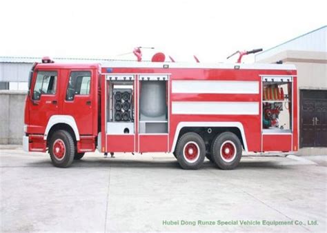 Howo Heavy Duty Rescue Fire Truck With Fire Fighting Equipments Diesel Fuel Type