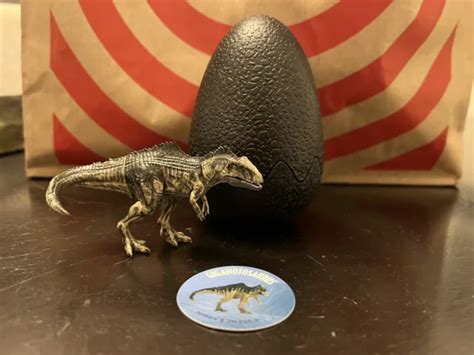 JURASSIC PARK WORLD Captivz Dominion Egg Giganotosaurus Dinosaur Mini ...