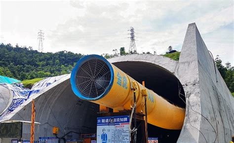 Rescuers Draining Flooded Tunnel In China In Search For 14 Trapped Workers