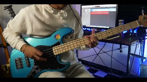 Muse - Hysteria (bass cover) - YouTube