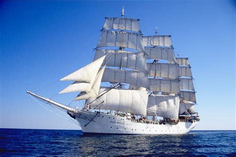 File:Tall ship Christian Radich under sail.jpg - Wikipedia