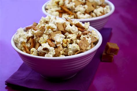Salted Caramel Popcorn Mix | Hungry Girl