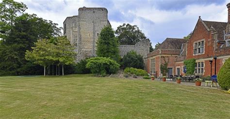 A photo slideshow of Chilham Castle - Pictures of England