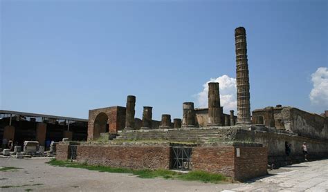 tour of Pompeii and the Naples Archaeological Museum - tour of naples ...