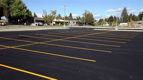 Comprehensive Guide to Asphalt Parking Lot Sealcoating – Business