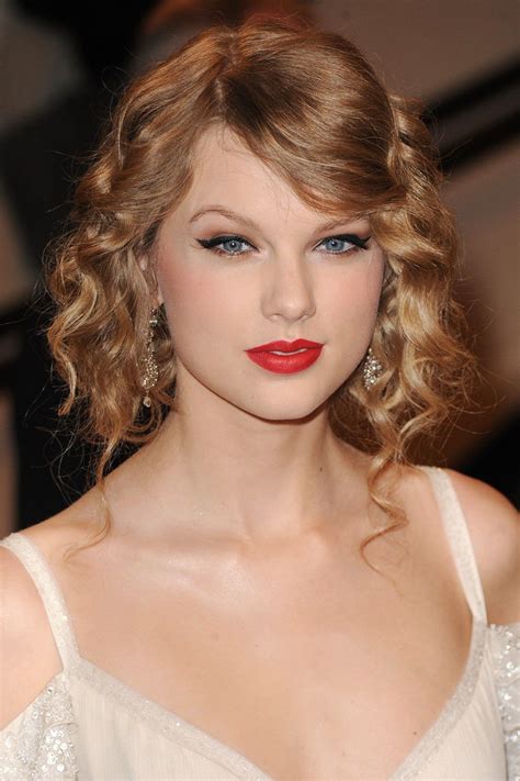 Taylor Swift's greatest hair & beauty moments | Celebrity beauty secrets, Taylor swift red ...