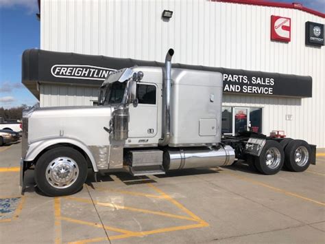 2001 FREIGHTLINER FLD CLASSIC XL : EXC483 | SelecTrucks of Omaha