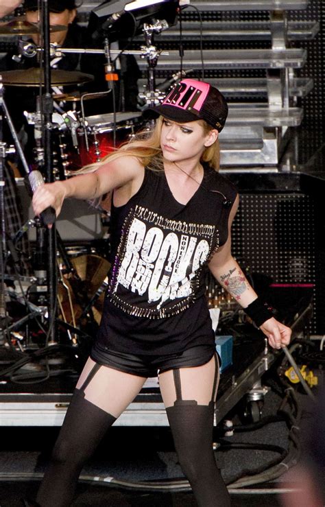 AVRIL LAVIGNE Performs in Mountain View 05/25/2009 – HawtCelebs