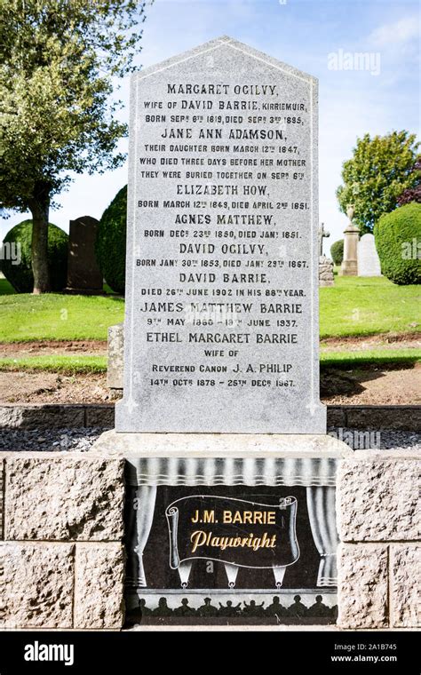 J m barrie gravestone kirriemuir hi-res stock photography and images ...