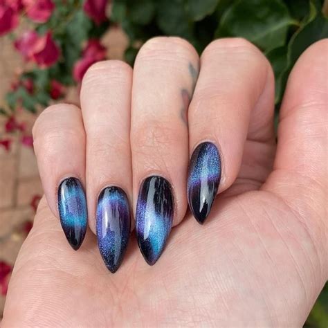 10 Dramatic Cat Eye Nails: The Perfect Showstopper