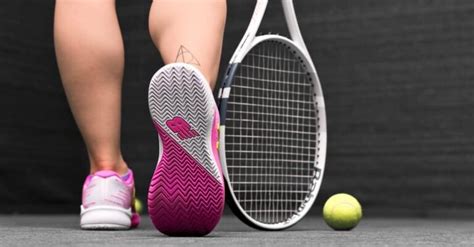 11 Best Tennis Shoes For Wide Feet [Buyers Guide]