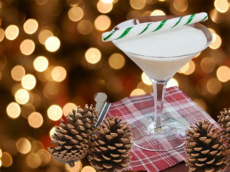 The Best Holiday Party Drink: Candy Cane Cocktail