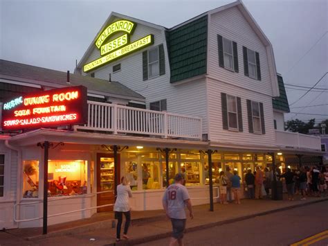 The Goldenrod and Salt Water Taffy - York Beach, Maine - The Cheap New ...