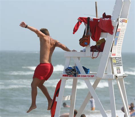 File:Lifeguard jumping into action, Ocean City, June 27 ,2007.jpg - Wikipedia