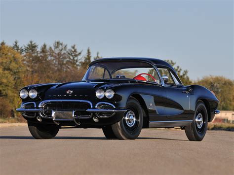 1962 C1 Corvette Guide: Specs, Pics, VIN, Performance, & Options