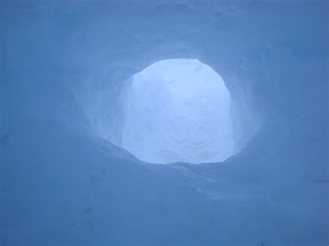File:Igloo interior.JPG - Wikimedia Commons