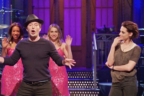 SNL Preview: Kristen Stewart and Beck Bennett Go Musical