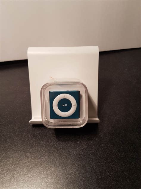 NEW & SEALED iPod Shuffle 4th generation 2gb Blue # 2161