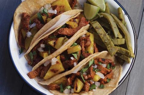 Cómo hacer tacos de bistec de res estilo al pastor - Receta fácil