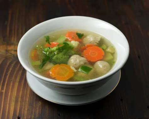 Resep Sayur Sop Bakso, Menu Makan Siang Simpel ala Sasa