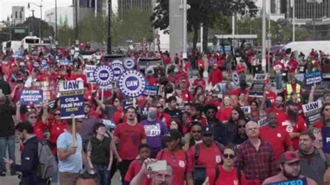 UAW strike's economic toll hits $5.5 billion and counting - Allmotorsnews