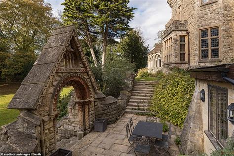 Imposing 10-bedroom Devizes Castle once played host to succession of English kings | Daily Mail ...