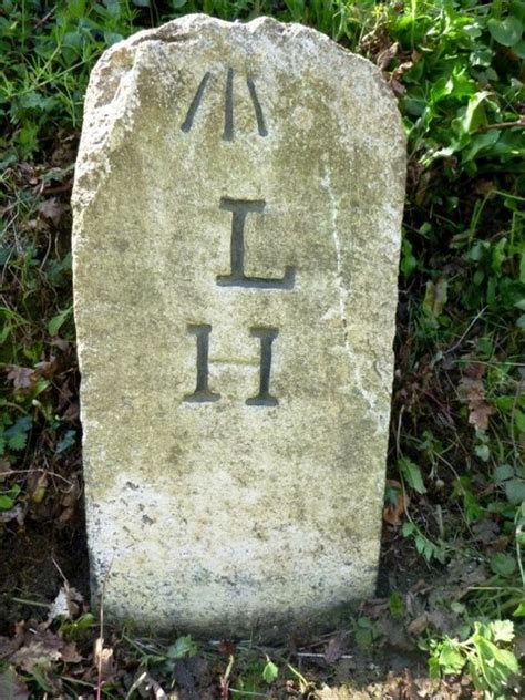 Old Milestone by the B3254, south of... © Rosy Hanns cc-by-sa/2.0 ...