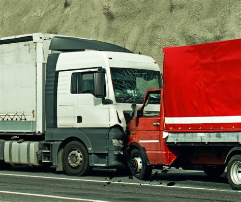 5 Most Common Causes of Truck Accidents - Tiemann Law Firm