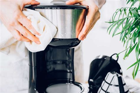 Cleaning a Coffee Maker in 5 Easy Steps | White Glove Cleaner