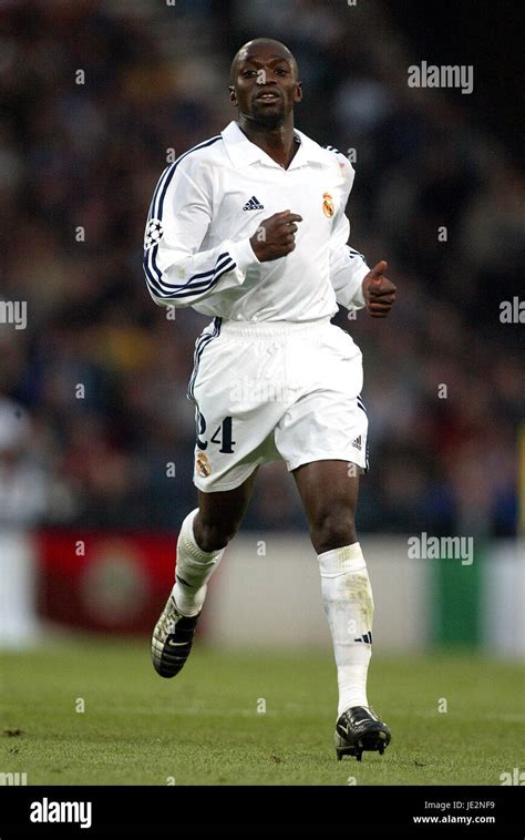 CLAUDE MAKELELE REAL MADRID CF HAMPDEN PARK GLASGOW 15 May 2002 Stock Photo - Alamy