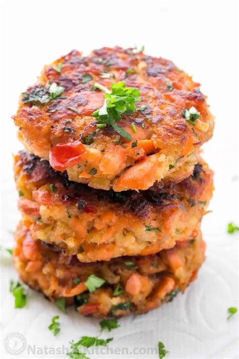 Salmon Cakes Recipe (Salmon Patties) - Natasha's Kitchen