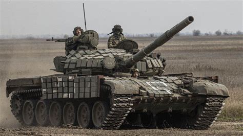 Ukraine war: Kyiv claims major gains as Russia exits Kherson - BBC News