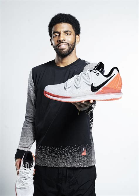 Total 62+ imagen kyrie irving tennis shoes - Abzlocal.mx