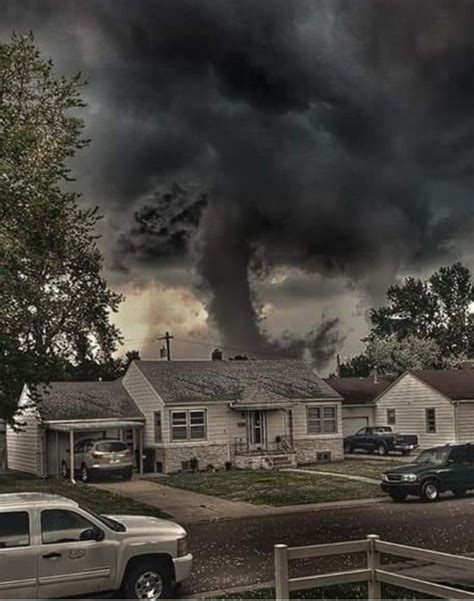 Great Bend Kansas Tornado 5/8/19 | Great bend kansas, Kansas tornado, Wild weather