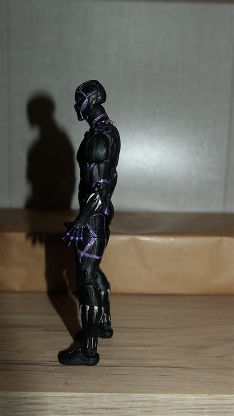 Marvel Legends Review T’Challa Vibranium Suit (Black Panther) 9 ...