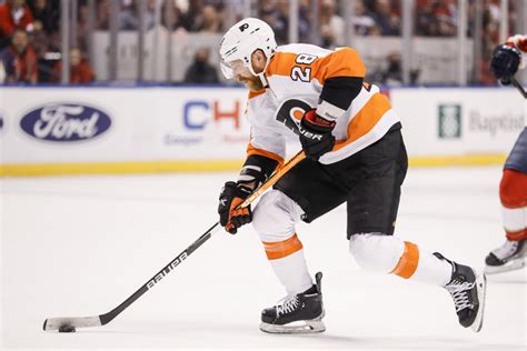 Claude Giroux on trade talks: ‘Right now, I’m committed’ to Flyers ...