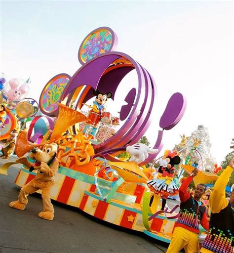 10+ images about Disney parade floats on Pinterest | Disney, Tinkerbell ...