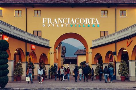 Franciacorta Outlet Village Shopping Tour from Milan