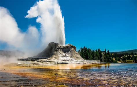 World's tallest geyser breaks eruption record, stunning Yellowstone ...