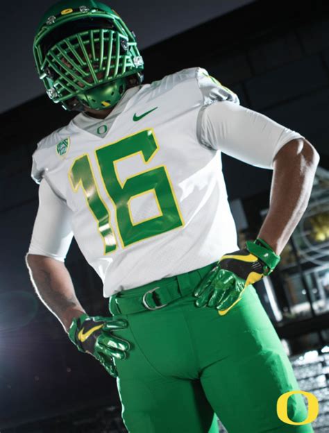 Oregon Ducks reveal throwback-inspired Webfoot uniforms – SportsLogos ...