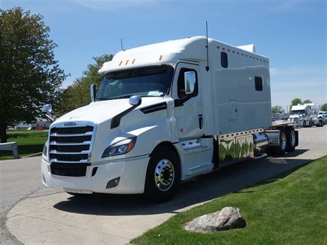 Freightliner Cascadia :: ARI Legacy Sleepers