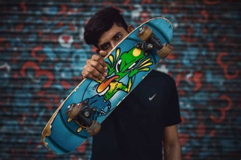 Longboard Vs. Skateboard Vs. Penny Board – BoardingMojo.com